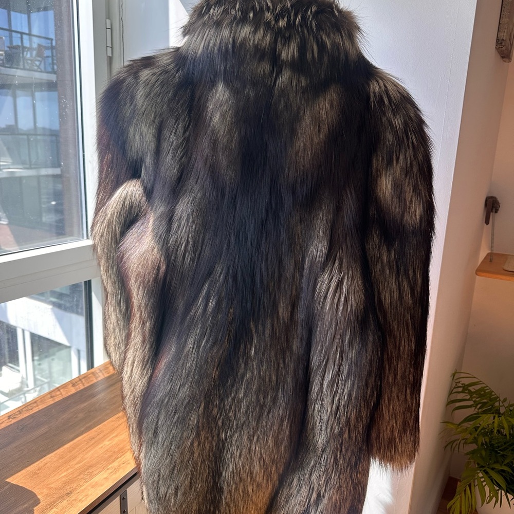 Saga Fox fur coat in pristine conditin - Picture 2 of 3